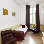 Three Little Pigs - Your Castle Albergue