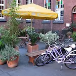 Three Little Pigs - Your Castle Berlim