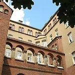 Three Little Pigs - Your Castle Albergue