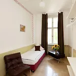 Three Little Pigs - Your Castle * Berlim