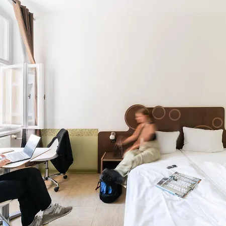 Hostel Three Little Pigs - Your Castle