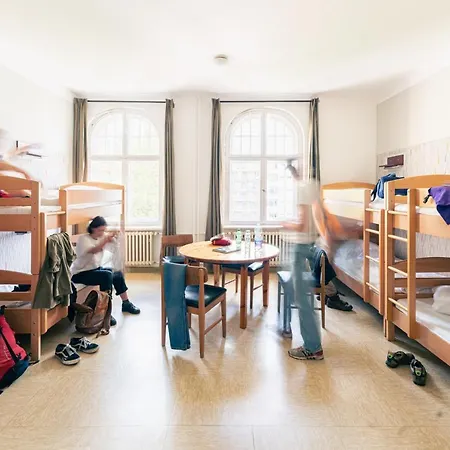 Three Little Pigs - Your Castle Hostel *