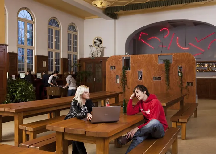 Hostal Three Little Pigs - Your Castle