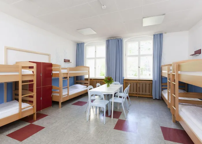 Hostal Three Little Pigs - Your Castle *