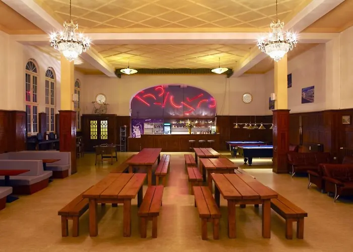 Hostal Three Little Pigs - Your Castle