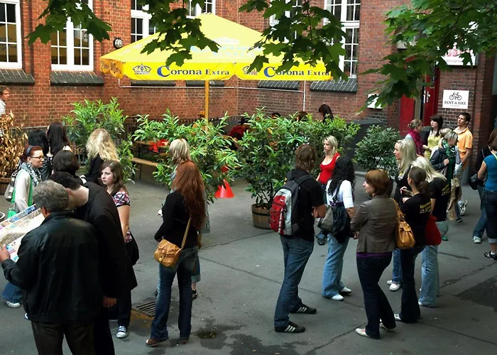 بيت شباب Three Little Pigs - Your Castle *