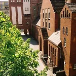 Three Little Pigs - Your Castle Hostel *