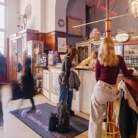 Хостел Three Little Pigs - Your Castle