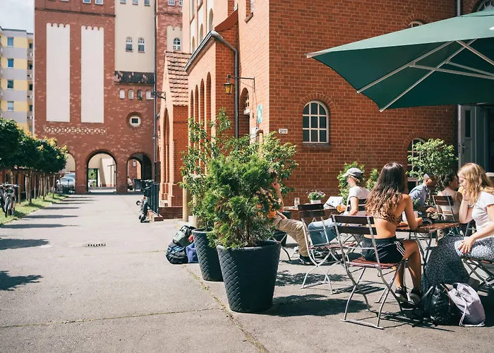 Three Little Pigs - Your Castle Hostel *